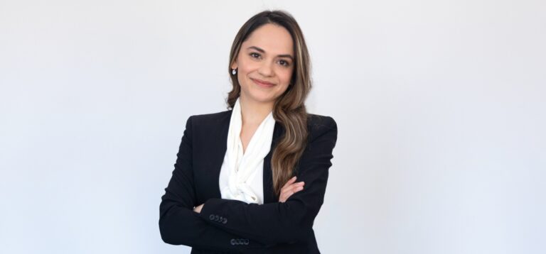 czy prawnik powinien uśmiechać się na zdjęciach